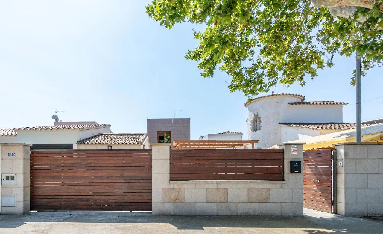 Villa Apart-Rent Casa Al Canal Llobregat 0106 Empuriabrava