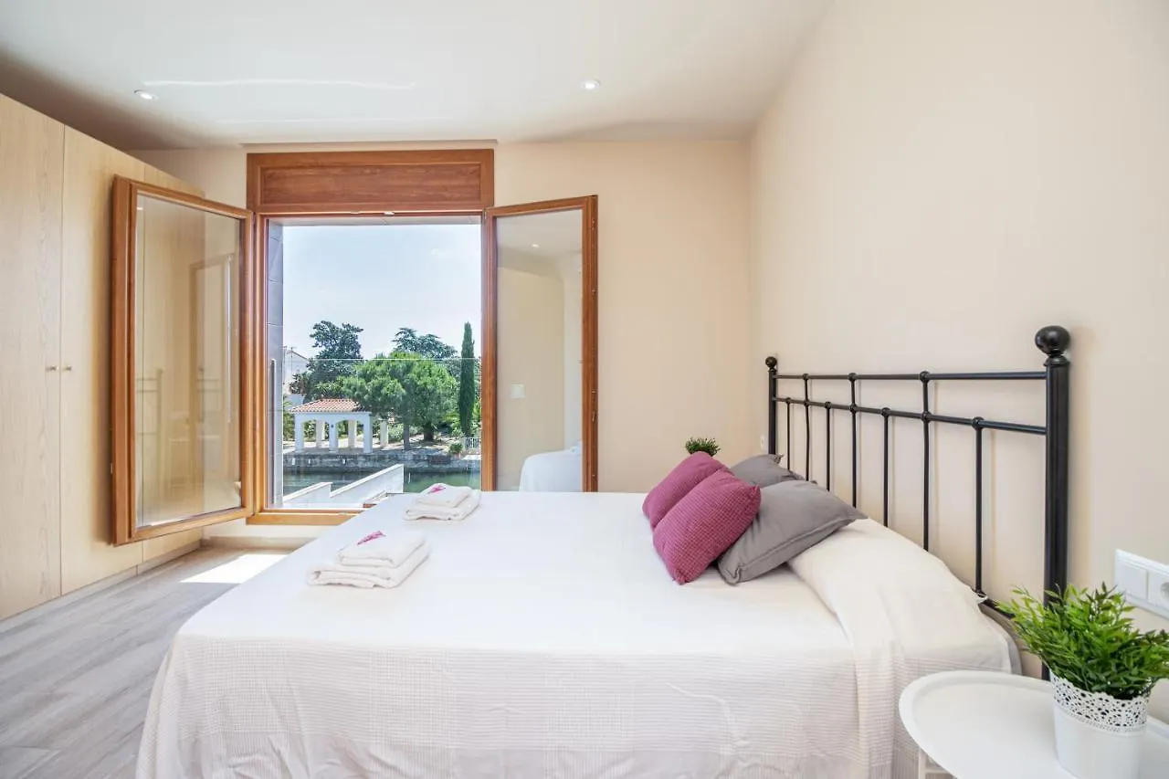 Villa Apart-Rent Casa Al Canal Llobregat 0106 Empuriabrava