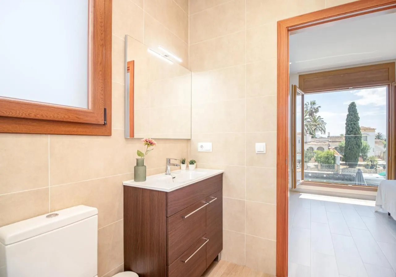 Apart-Rent Casa Al Canal Llobregat 0106 Empuriabrava Villa