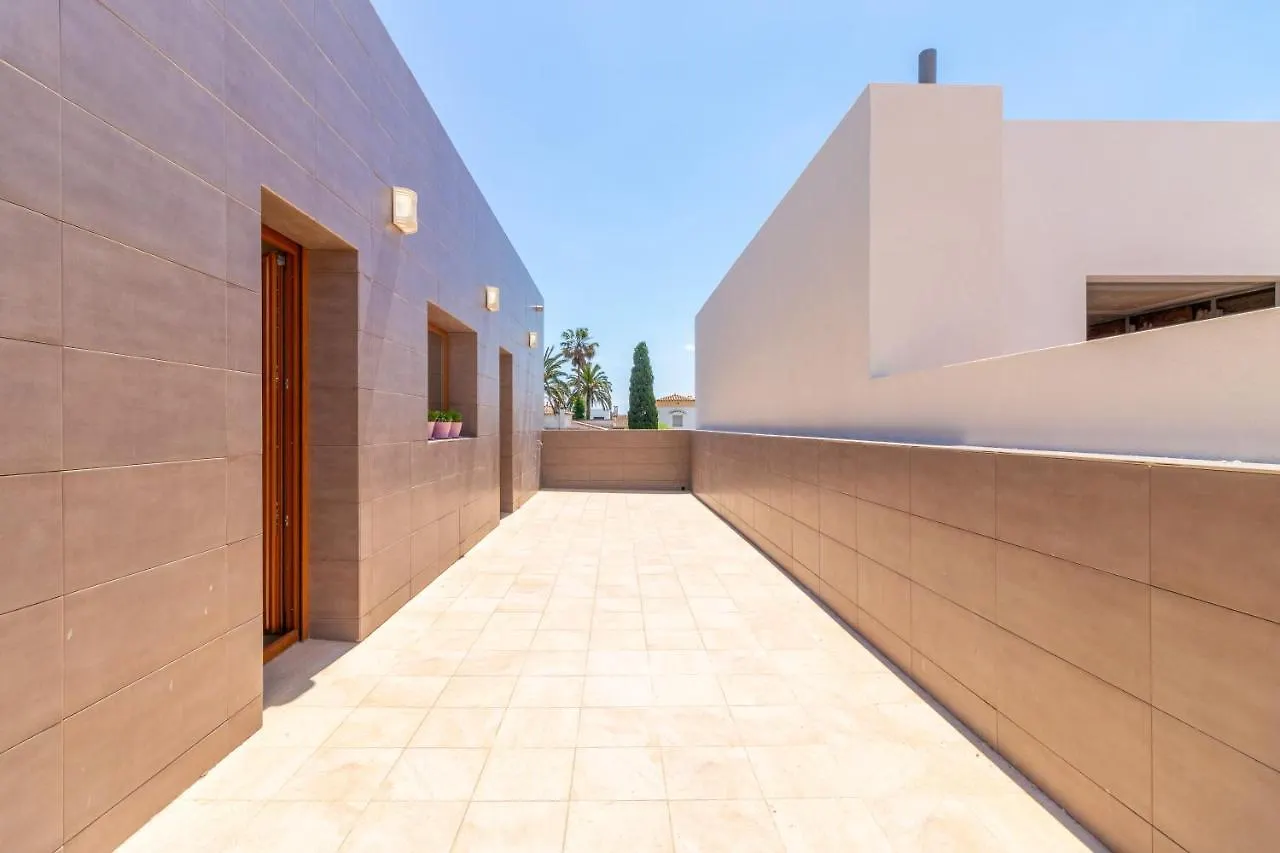 Apart-Rent Casa Al Canal Llobregat 0106 Empuriabrava